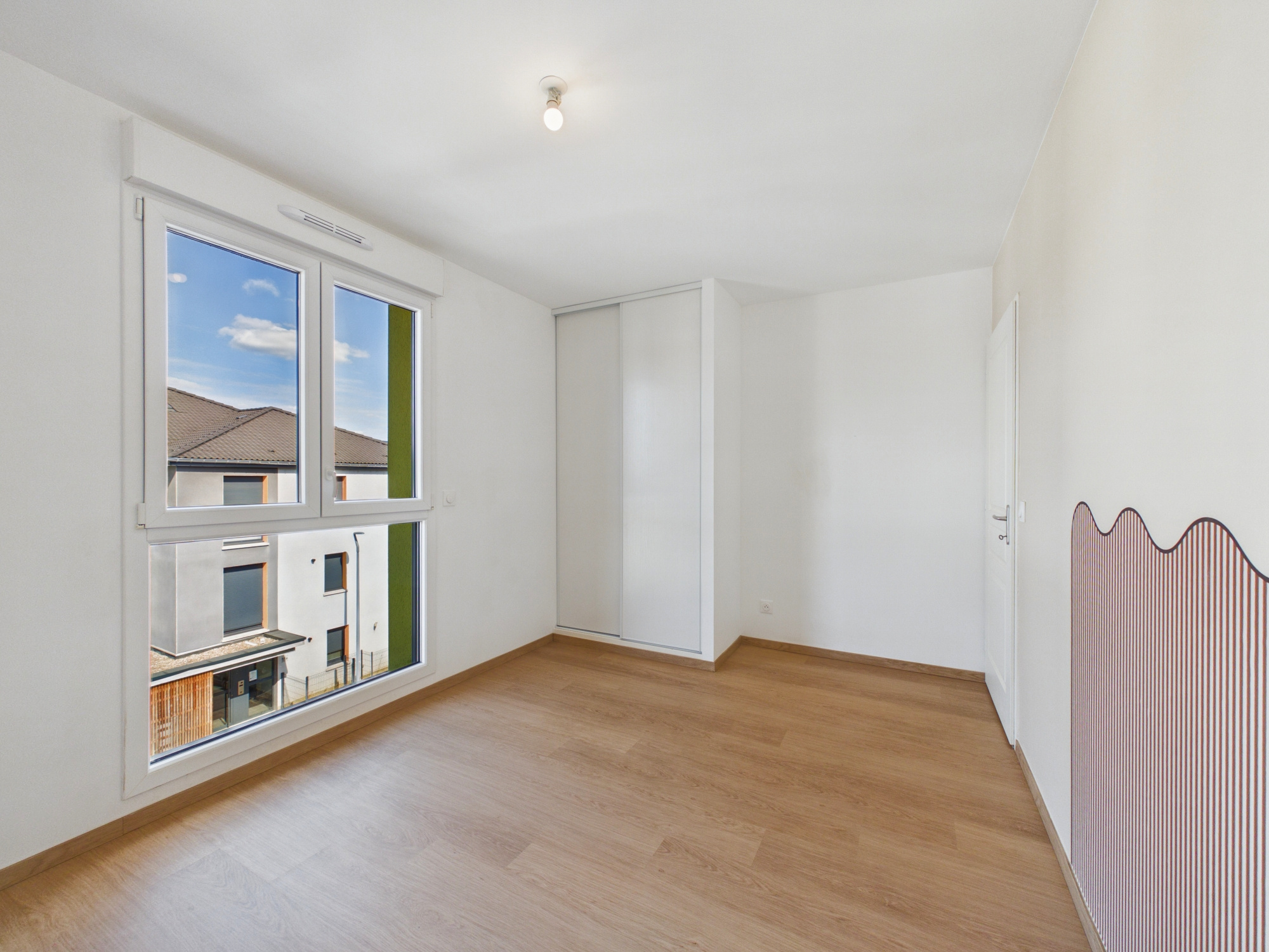 Appartement 4 pièces avec balcon et stationnements à Guénang