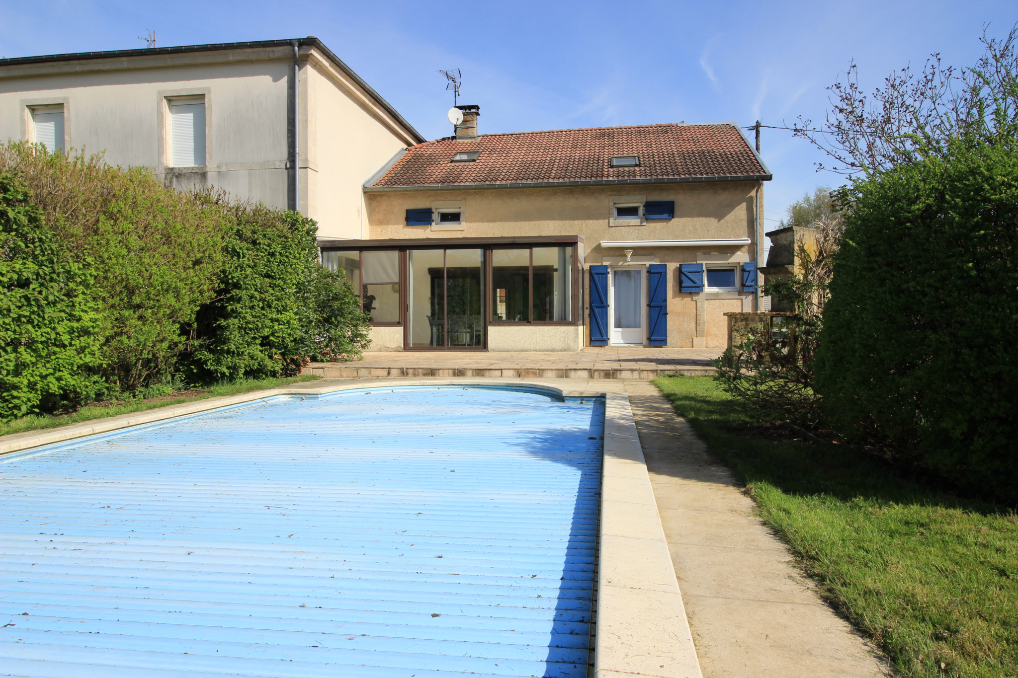 Apremont-La-Forêt : maison avec piscine 